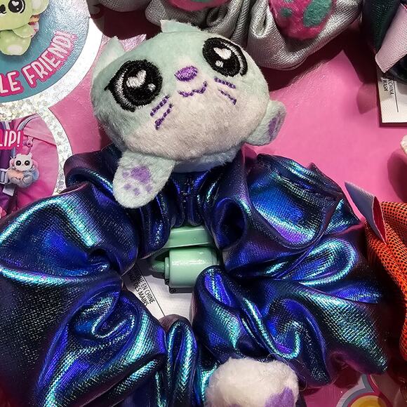 New ScrunchMiez 4 Pack Scrunchies Series 1 collectable Friends NWT - Picture 6 of 7